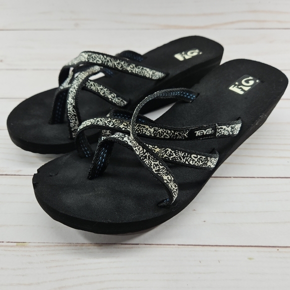 Teva Mush Mandalyn‎ Wedge Sandal Womens 8 Black Floral Pattern Flip Flops - Picture 1 of 11